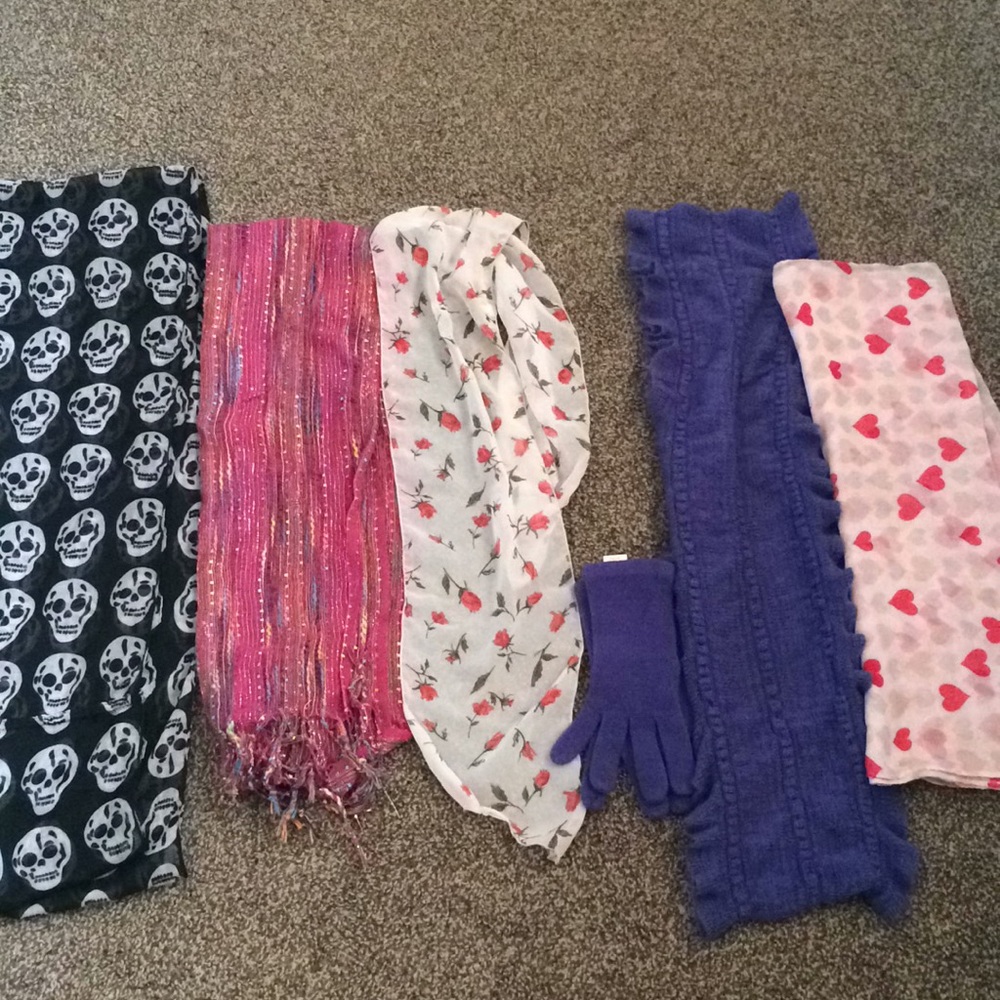 Scarfs and infinity scarfs one pair of gloves